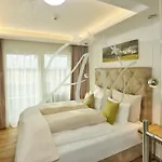 Ξενοδοχείο με διαμερίσματα A-vita Viktoria & A-vita Living Luxury 4*