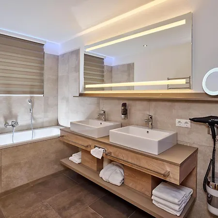 A-vita Viktoria & A-vita Living Luxury 아파트호텔 4*